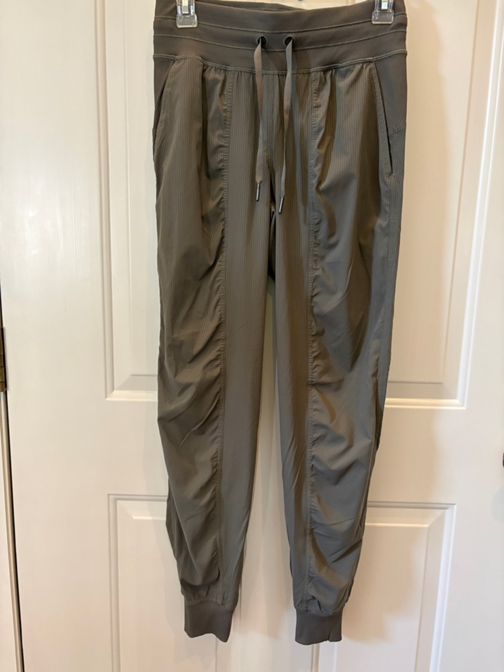 Lululemon light green Joggers Silky Shell Knit Waistband Ruched Seam Size 4